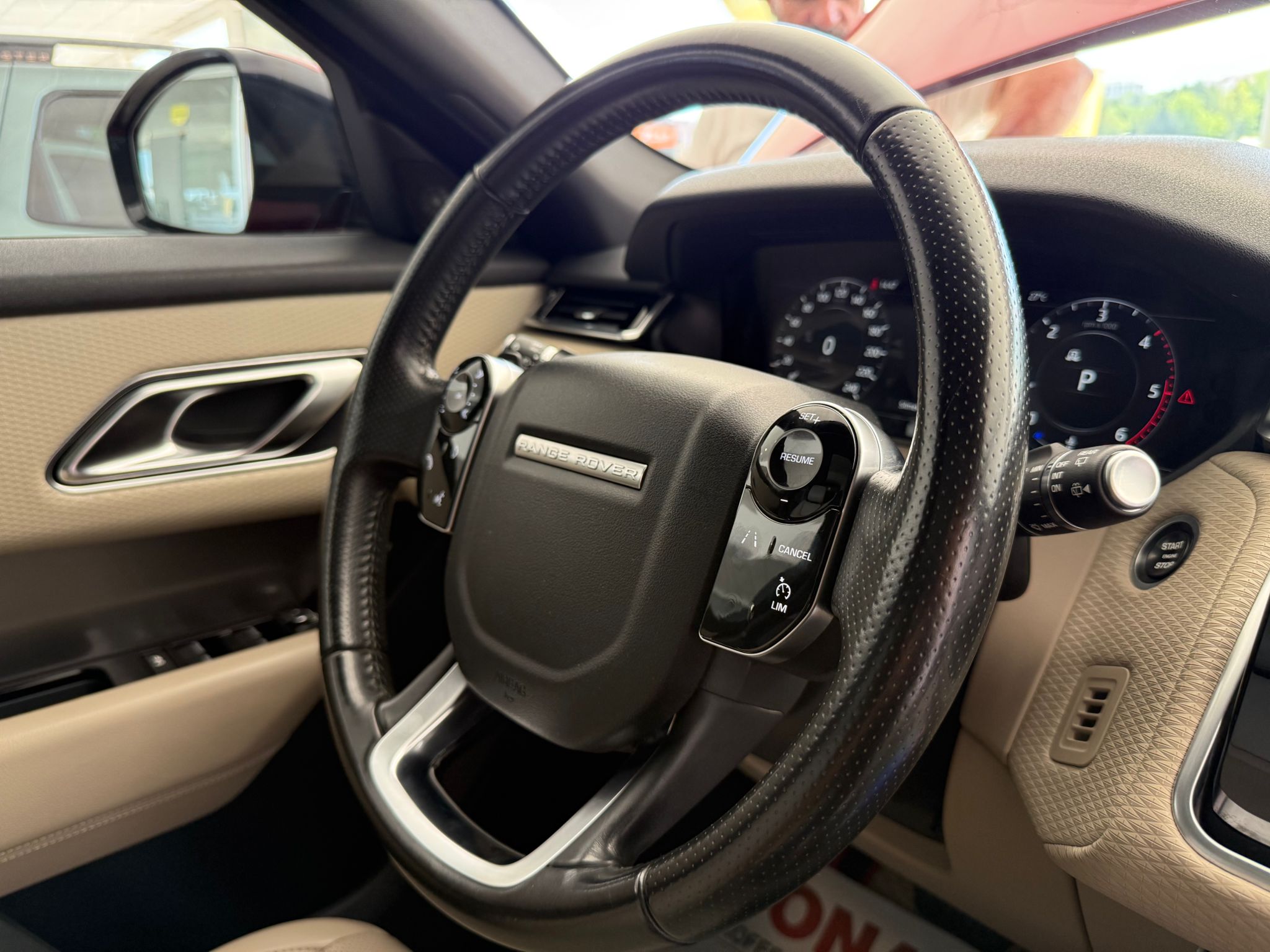 RANGE ROVER VELAR 16